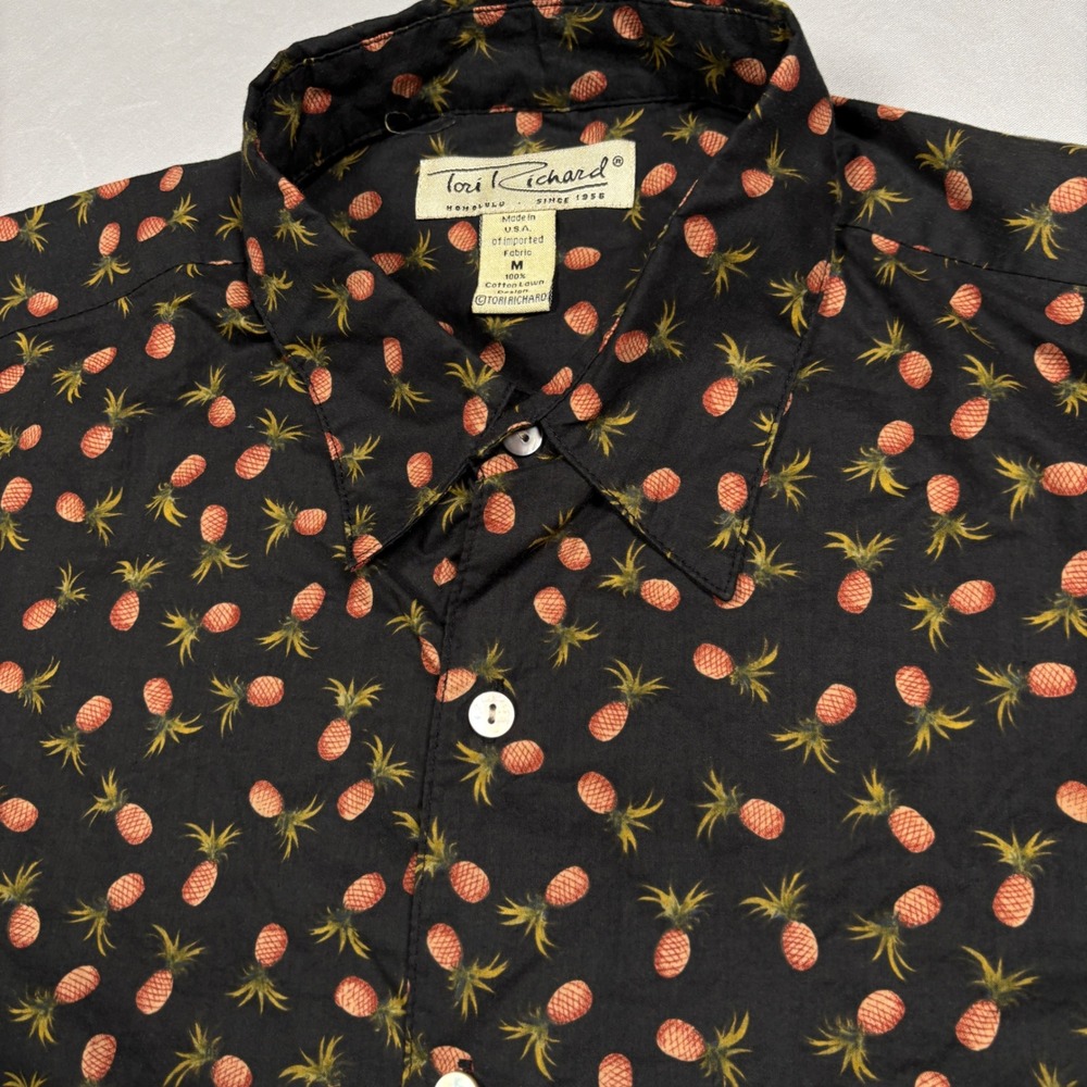 Tori Richard Button Up Men M Black Pineapple Print Cotton Lawn Aloha Shirt